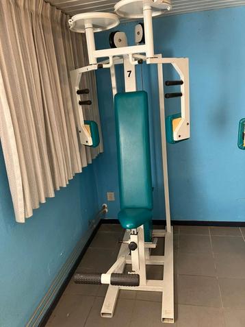 chest fly fitness apparaat  beschikbaar voor biedingen