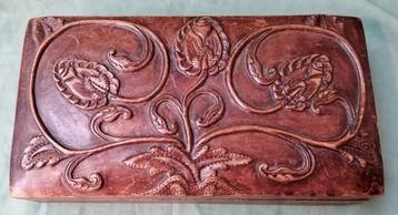 Houten doosje Art Nouveau stijl beschikbaar voor biedingen