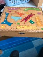 Oude Naaidoos met aparte  Decoratie, Ophalen of Verzenden, Gebruikt, Overige houtsoorten, Minder dan 50 cm