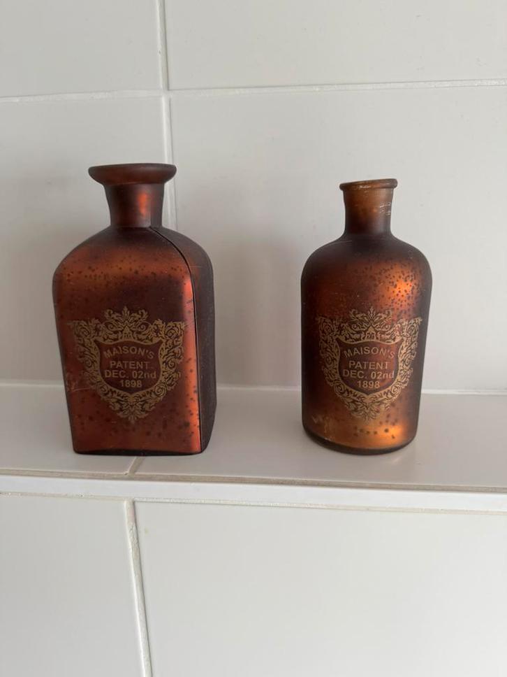 2 Decoratieve Flesjes - Maison's Patent 1898, Huis en Inrichting, Woonaccessoires | Overige, Zo goed als nieuw, Ophalen of Verzenden