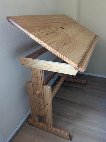 Bureau / tekentafel beschikbaar voor biedingen