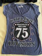 Donkerblauw College T-shirt, Atmosphere, Blauw, Ophalen of Verzenden, Zo goed als nieuw