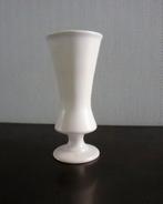 Gouda witte matte gave Vaas Flora Keramiek Gouda ‘80 gemerkt, Antiek en Kunst, Ophalen of Verzenden