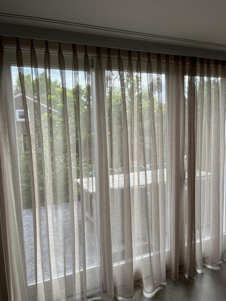 Nieuwe In between gordijnen beige, Huis en Inrichting, Stoffering | Gordijnen en Lamellen, Nieuw, 200 cm of meer, 200 cm of meer