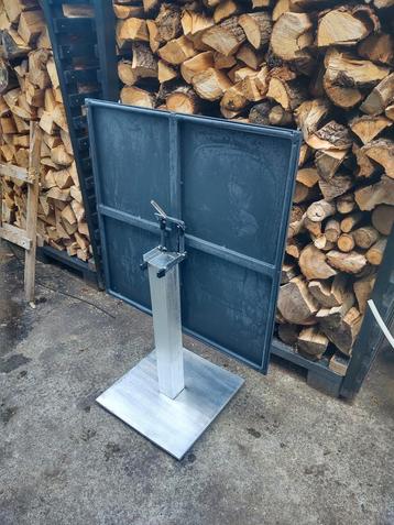 Inklapbare tuintafel beschikbaar voor biedingen