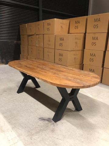 Ovale mango houten tafel met X poten 