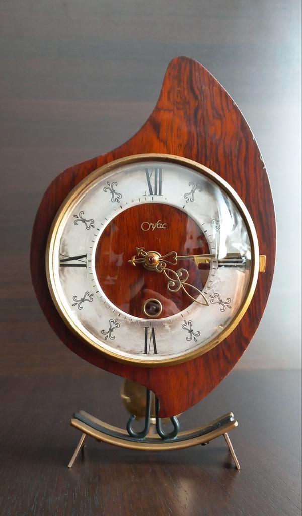 Halverwege de eeuw opwindbare pendule van Orfac – Nederland,, Antiek en Kunst, Antiek | Klokken, Ophalen of Verzenden