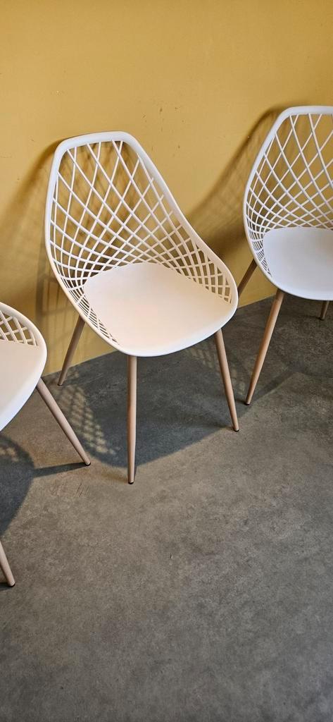 3x Eetkamerstoel van kunststof metaal wit 50€, Huis en Inrichting, Stoelen, Zo goed als nieuw, Drie, Kunststof, Metaal, Wit, Ophalen