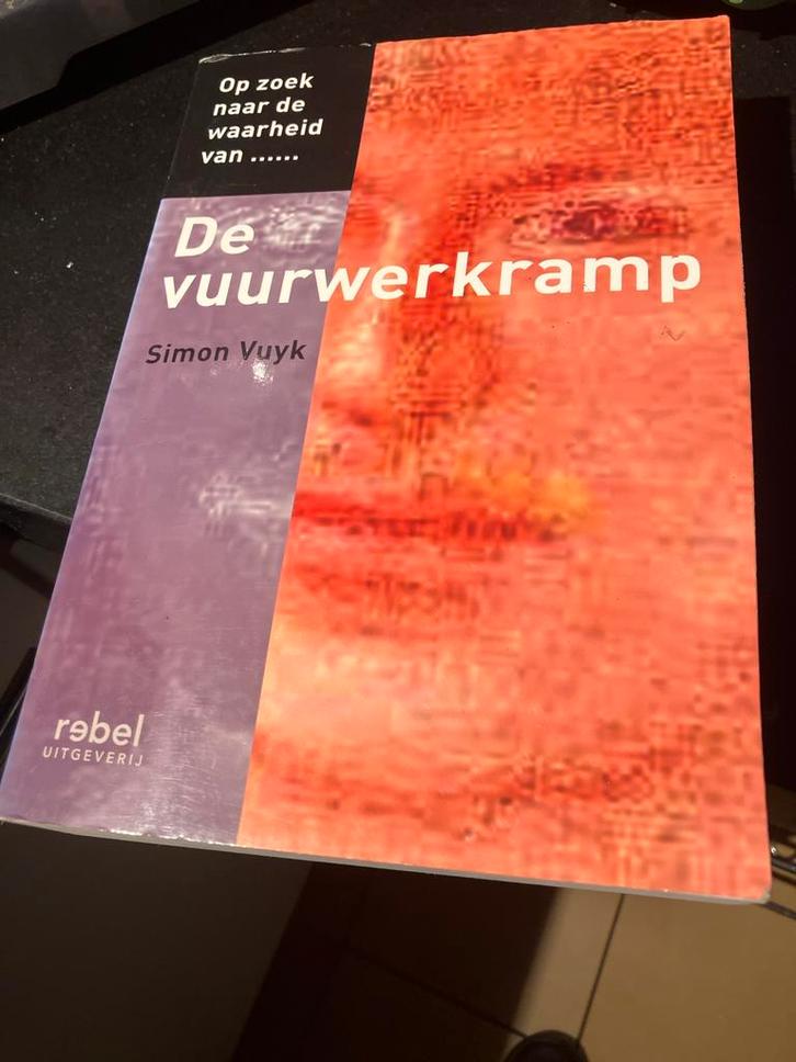 De Vuurwerkramp - Simon Vuyk, Boeken, Literatuur, Zo goed als nieuw, Nederland, Ophalen