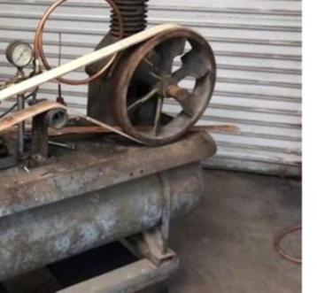 antieke compressor machine  beschikbaar voor biedingen
