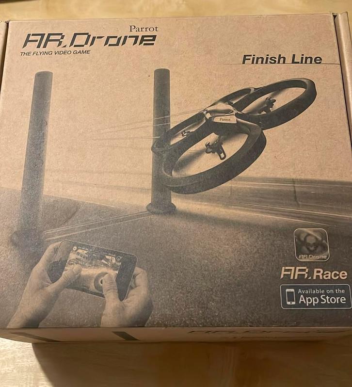 Parrot AR Drone 1.0 – Smartphone Gestuurde Quadrocopter, Audio, Tv en Foto, Drones, Nieuw, Drone met camera, Ophalen of Verzenden