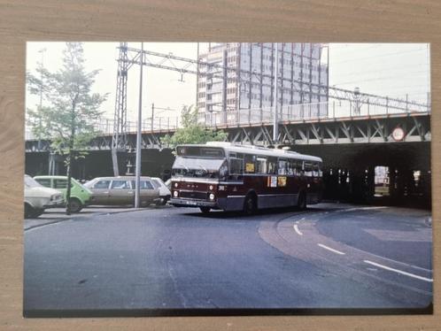 Foto BUS GVB Amsterdam 390 Centraal Station, Verzamelen, Spoorwegen en Tramwegen, Gebruikt, Bus of Metro, Overige typen, Verzenden