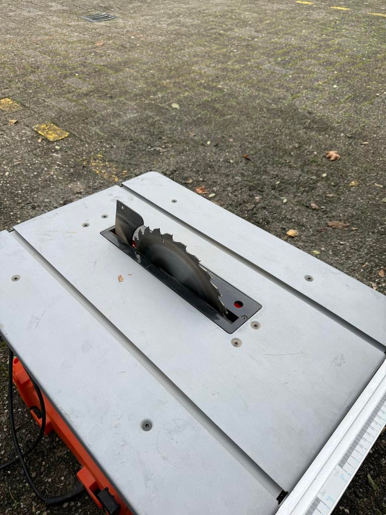 Zaagtafel zo goed als nieuw met accessoires, Doe-het-zelf en Verbouw, Gereedschap | Zaagmachines, Ophalen, Cirkelzaag, 600 tot 1200 watt