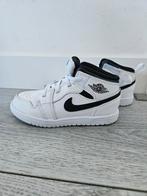 Nike Jordan 1 Mid, Sportschoenen, Ophalen of Verzenden, Zo goed als nieuw, Nike
