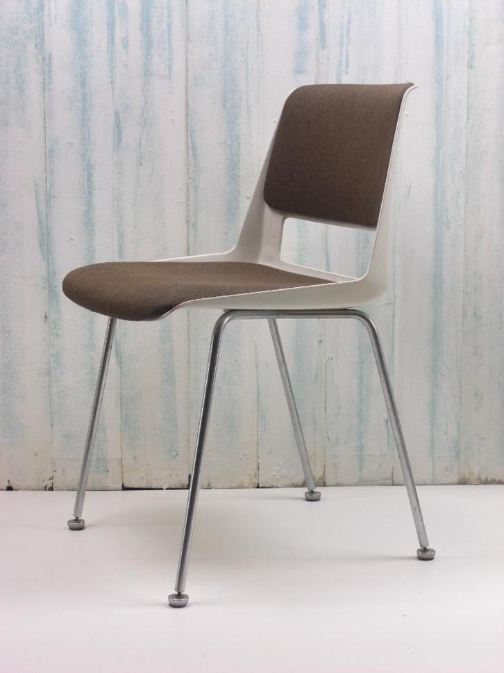 Gispen stoel - model 2220 mat chroom frame, Huis en Inrichting, Stoelen, Gebruikt, Vijf, Zes of meer stoelen, Kunststof, Metaal