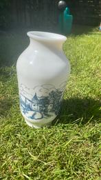 Vaas - melkglas wit met print, Ophalen of Verzenden, Wit, Glas, Minder dan 50 cm