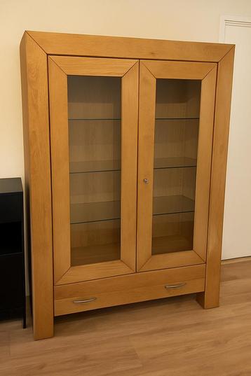 Eiken vitrinekast / buffetkast met glasdeuren beschikbaar voor biedingen