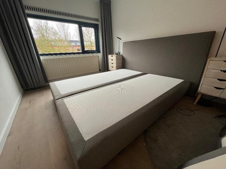 Grijze boxspring, Huis en Inrichting, Slaapkamer | Boxsprings, Gebruikt, Overige maten, 220 cm, Tweepersoons, Grijs, Ophalen