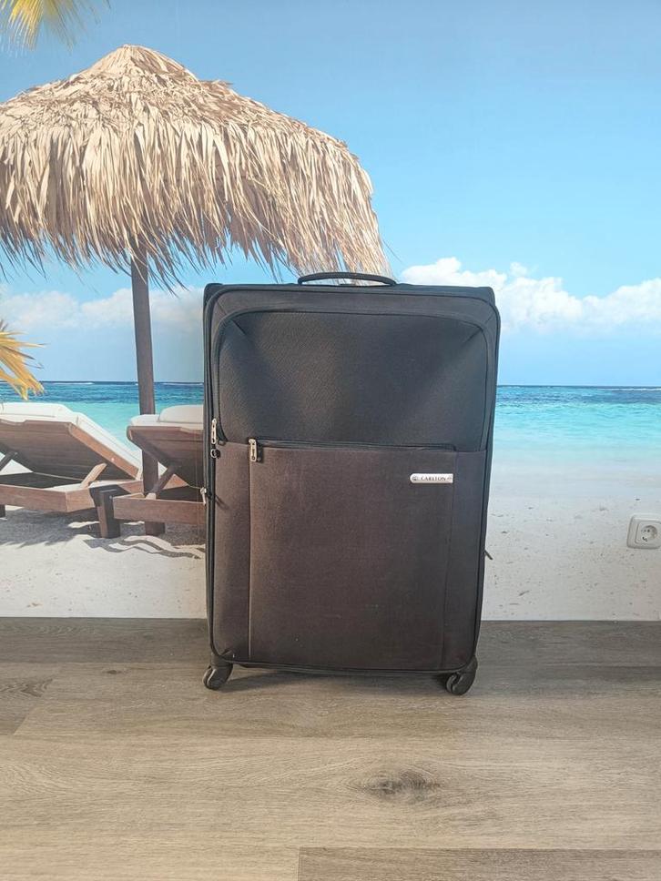Grote Carlton Reiskoffer met Wielen - 78x30x50 cm, Sieraden, Tassen en Uiterlijk, Koffers, Gebruikt, Zacht kunststof, 70 cm of meer