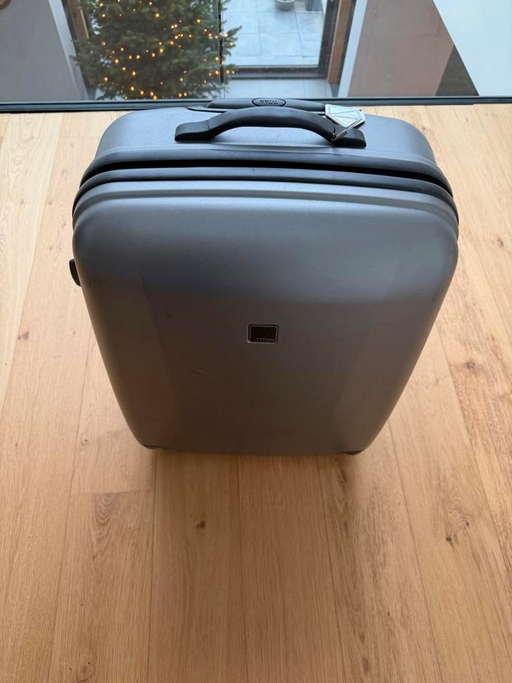 Titan Reiskoffer - Spinner, Sieraden, Tassen en Uiterlijk, Koffers, Zo goed als nieuw, Hard kunststof, 50 tot 60 cm, 35 tot 45 cm