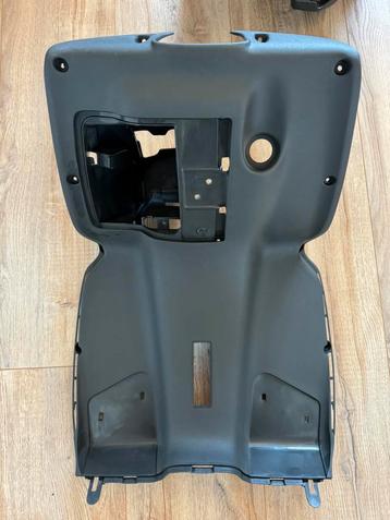 Nieuw beenschild Malaguti Phantom F12 AC grijs 06504407 beschikbaar voor biedingen