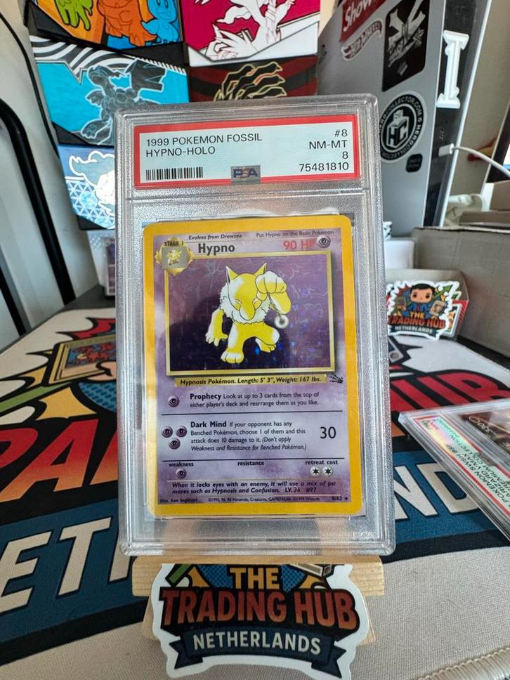 PSA 8 Hypno #8 Fossil 1999 NM-MT, Hobby en Vrije tijd, Verzamelkaartspellen | Pokémon, Gebruikt, Verzenden