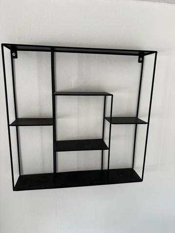 Zwarte Wandplank Geometrisch Design beschikbaar voor biedingen