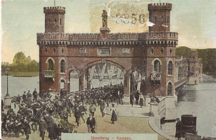 Kampen IJsselbrug militairen muziekkorps ca. 1910, Verzamelen, Ansichtkaarten | Nederland, Ongelopen, Overijssel, Voor 1920, Ophalen of Verzenden