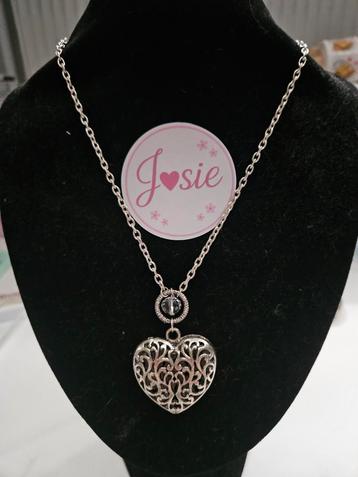 Zilverkleurige Lange Ketting met Hart #603 beschikbaar voor biedingen