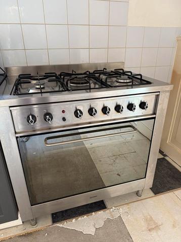 Indesit Gasfornuis met Oven - 90x60 cm beschikbaar voor biedingen