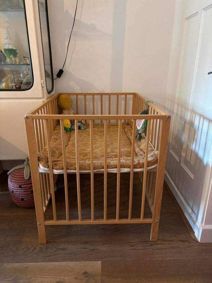 Houten kinderbox in hoogte verstelbaar evetueel met boxkleed, Kinderen en Baby's, Boxen, Gebruikt, Rechthoekig, In hoogte verstelbaar