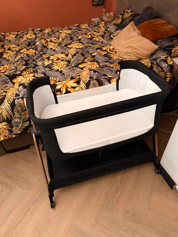 Puck cosleeper Claire met extra matras en aerosleep topper beschikbaar voor biedingen