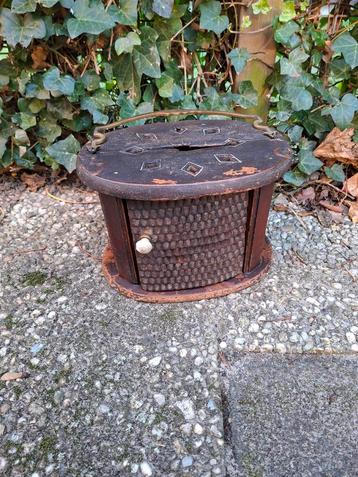 Antieke 18e eeuwse stoof - geleefde staat beschikbaar voor biedingen