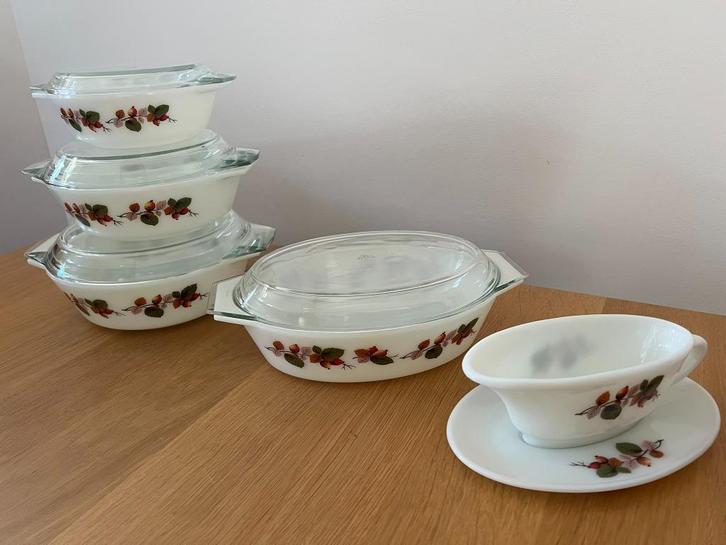 JAJ Pyrex oven-/serveerschalen en sauskom; vintage, Huis en Inrichting, Keuken | Servies, Gebruikt, Schaal of Schalen, Overige stijlen
