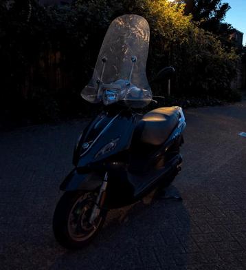 Piaggio Fly New 4 Takt Snor Scooter met Windscherm snorfiets beschikbaar voor biedingen