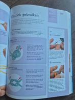 300 Kralenrijgtips & Technieken Boek, Ophalen of Verzenden, Zo goed als nieuw, Sieraden maken