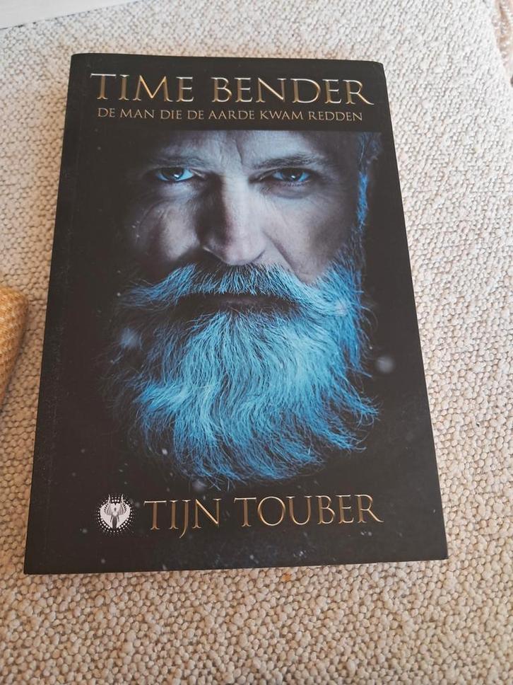Time Bender - Tijn Touber, Boeken, Romans, Zo goed als nieuw, Nederland, Ophalen of Verzenden