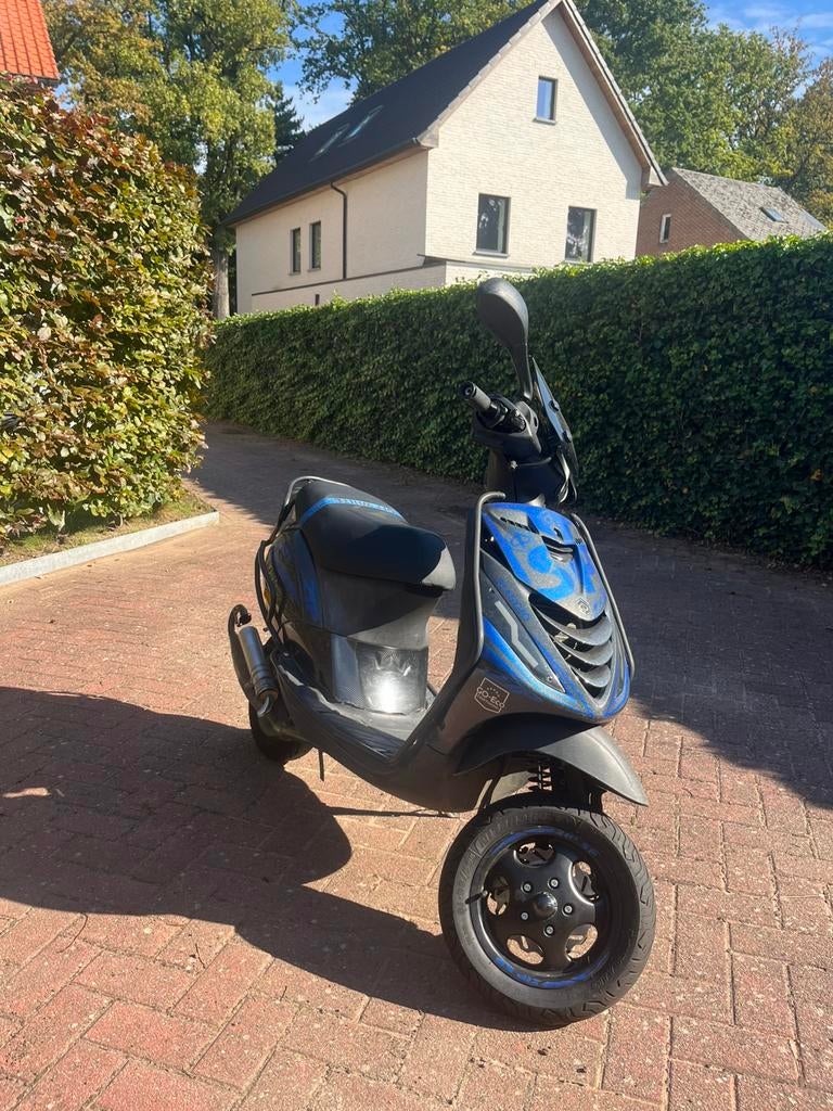 Piaggio zip h2o 2 takt 70cc, Fietsen en Brommers, Scooters | Piaggio, Ophalen, Tweetakt, Maximaal 45 km/u, Zo goed als nieuw