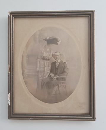 Oude lijst met foto van stel beschikbaar voor biedingen
