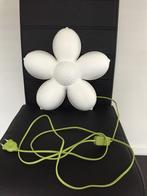 SCHITTERENDE WANDLAMP IN DE VORM VAN EEN BLOEM IN HET WIT!, Ophalen of Verzenden, Zo goed als nieuw, Overige materialen, IKEA