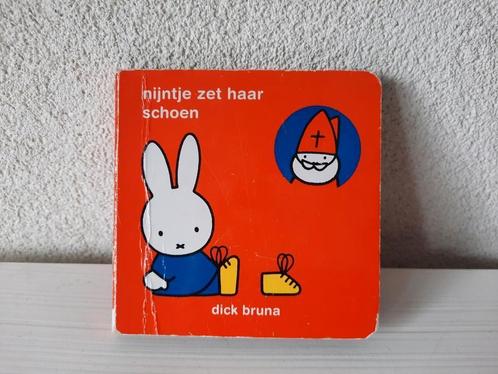 Dick Bruna Sinterklaas Nijntje zet haar schoen Mini Boekje, Boeken, Kinderboeken | Baby's en Peuters, Gelezen, Ophalen of Verzenden