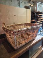 Grote rieten mand met handvatten, Huis en Inrichting, Woonaccessoires | Schalen en Manden, Ophalen, Zo goed als nieuw, Rechthoekig
