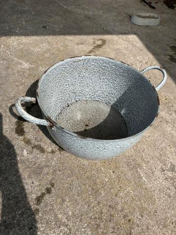 Vintage Brokante Grote grijs gewolkte emaile pan beschikbaar voor biedingen