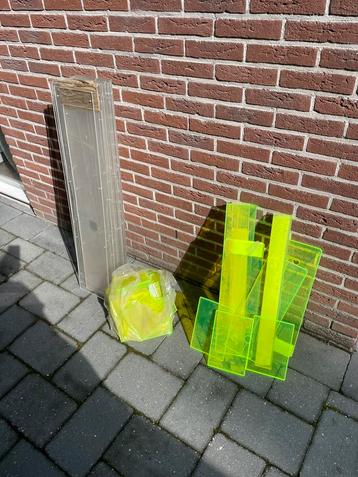 Te koop partij plexiglas 6 mm en 8 mm beschikbaar voor biedingen