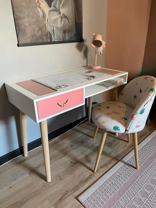 Superleuk bureautje met bureaustoel, Kinderen en Baby's, Kinderkamer | Tafels en Stoelen, Zo goed als nieuw, Tafel(s) en Stoel(en)