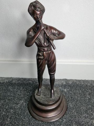 Jongen met fluit brons - Beeld beschikbaar voor biedingen