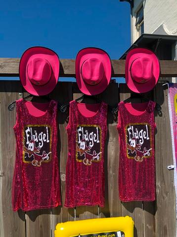 Flügel jurkjes te huur € 10,- hoed huren € 5,- Flügel deco beschikbaar voor biedingen