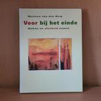Marinus van den Berg - Voor bij het einde, Ophalen of Verzenden, Zo goed als nieuw, Marinus van den Berg