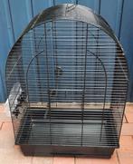Ruime zwarte halfronde vogelkooi met accessoires, Ophalen of Verzenden, Zo goed als nieuw, Metaal, Vogelkooi
