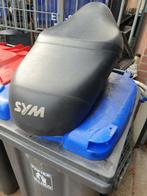 Sym zadels, Fietsen en Brommers, Brommeronderdelen | Scooters, Ophalen of Verzenden, Gebruikt, Zadel